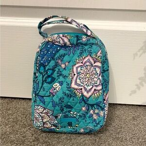 ⚡️✏️✨🍎Vera Bradley Lunch Bunch Insulated ID Slot
Peacock Garden Mfg NWOT✏️✨🍎⚡️